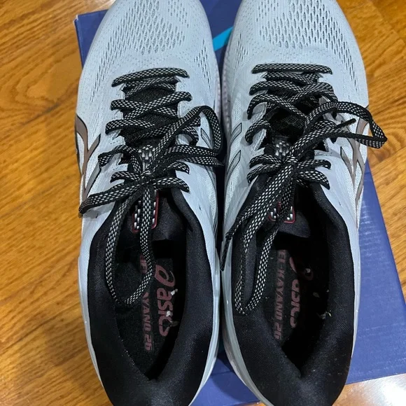 NWT ASICS Gel Kayano 26 Gray and Black Athletic Sneakers - Picture 6 of 8